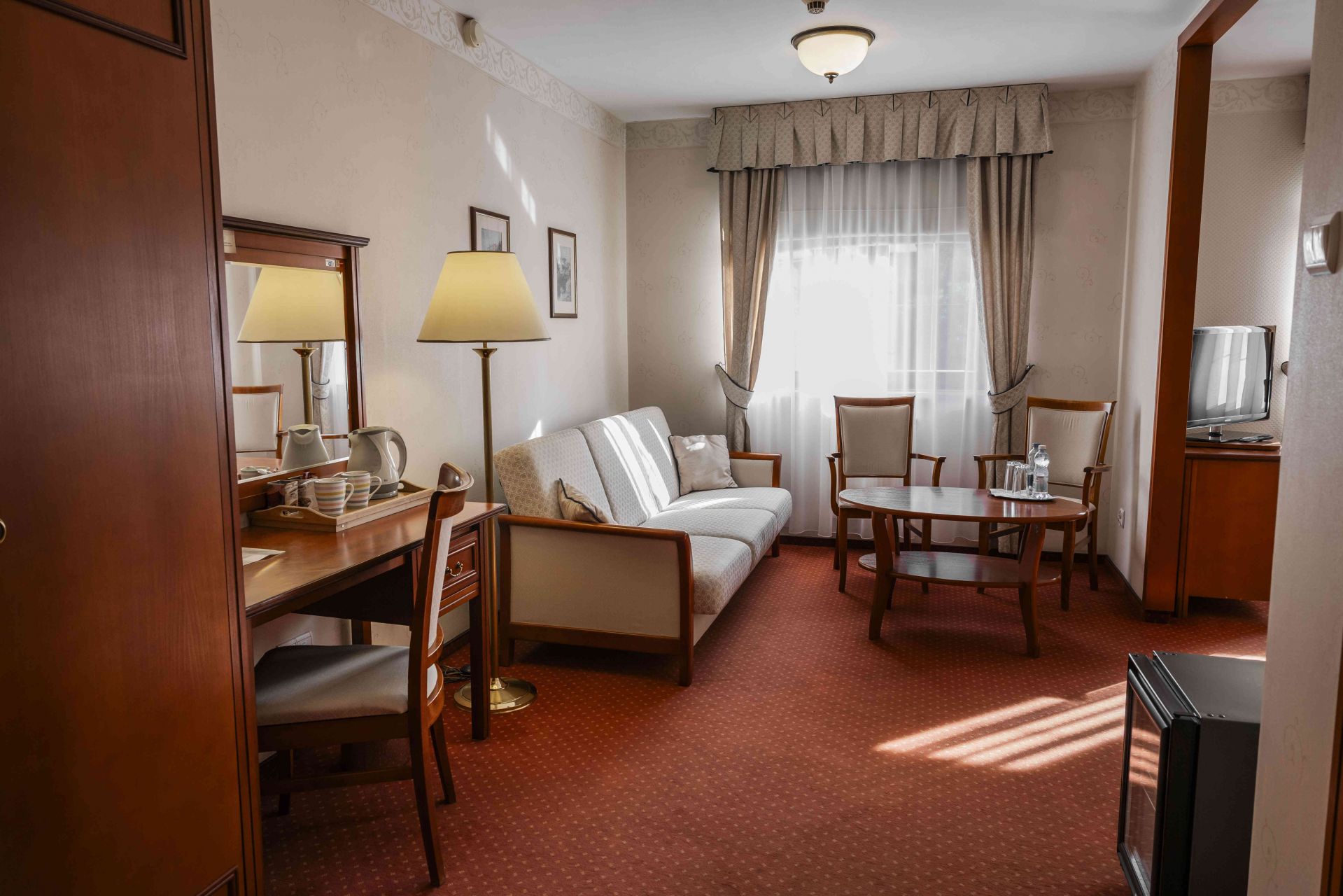 Deluxe z łóżkiem małżeńskim i sofą klimatyzowany