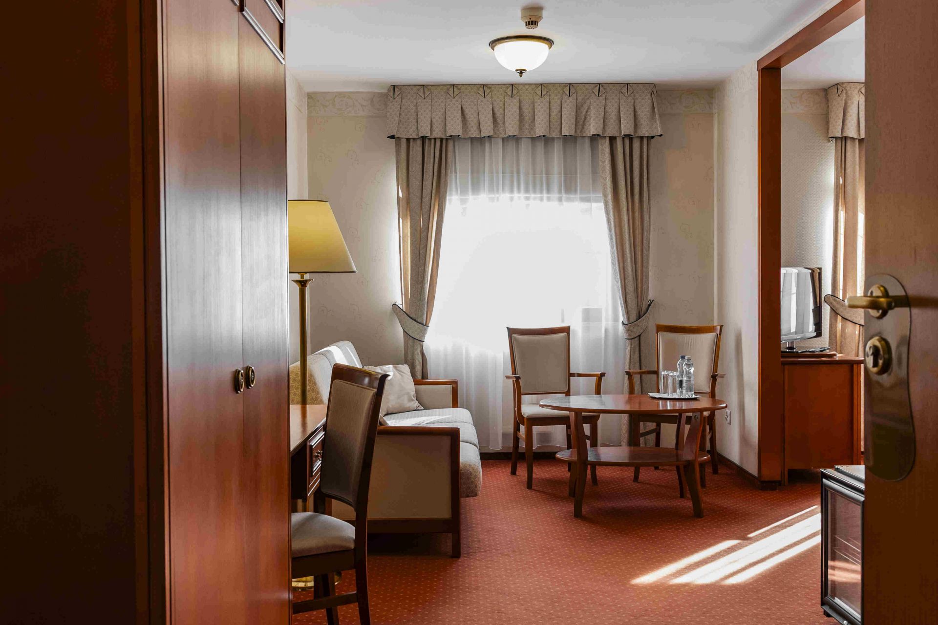 Deluxe z łóżkiem małżeńskim i sofą klimatyzowany